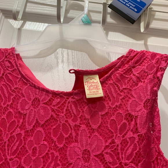 Dresses - Picture 3 of 3